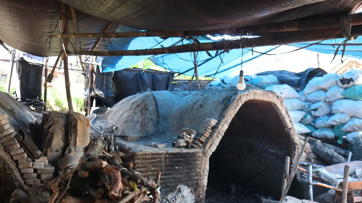 Tungku untuk membuat arang.