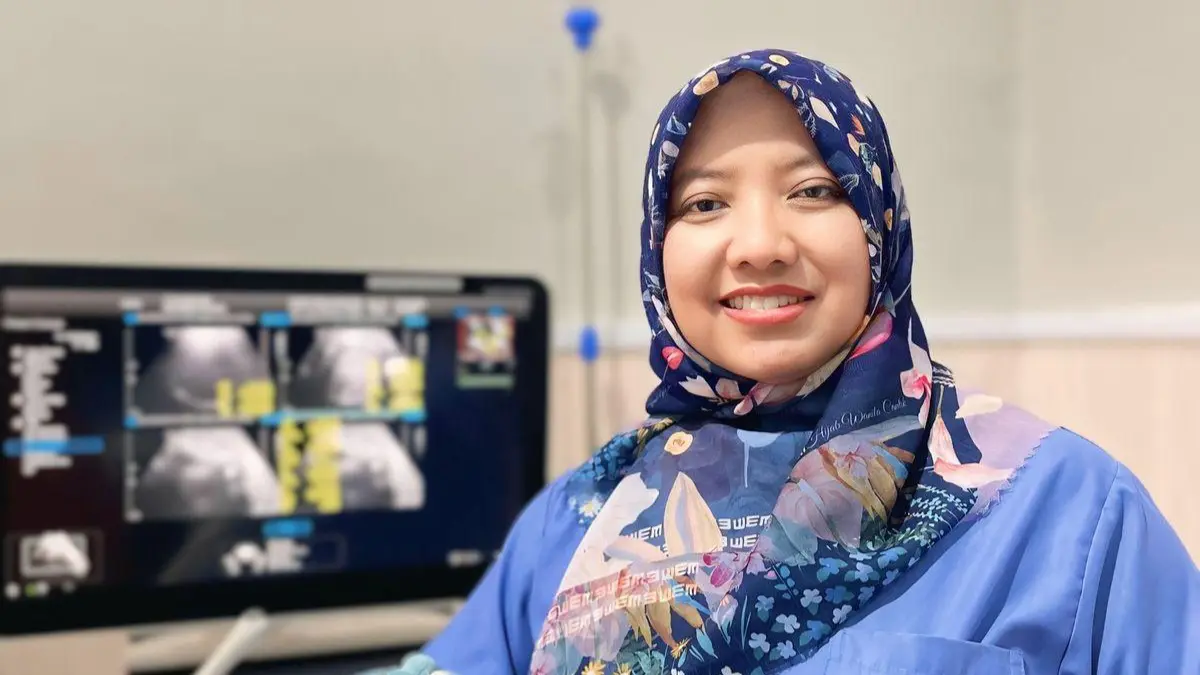 Bagi dr. Ririen Indah Perbawati, Sp.OG, emansipasi adalah ketika seorang perempuan berdaulat penuh atas raga dan rahimnya.