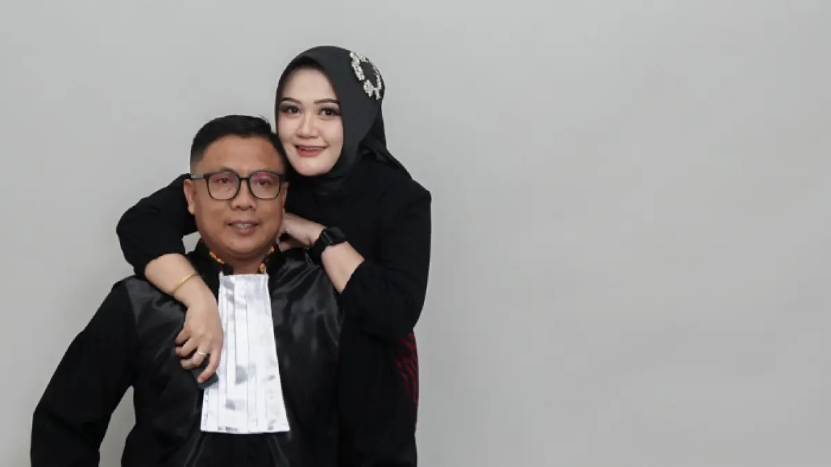 Dinar Anggry Andina dan suaminya, Mahendra Adi Bintoni yang seorang pengacara. (Foto: Dok. Dinar Anggry Andina)
