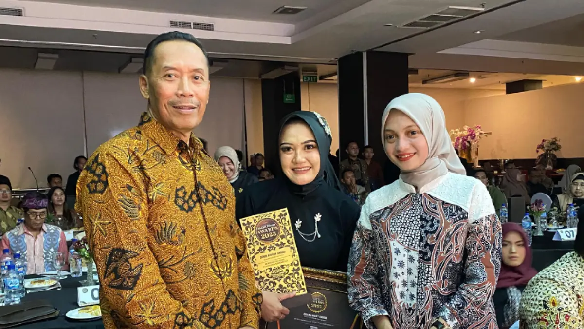 Dinar Anggry Andina di acara Radar Kediri Awards 2025. (Foto: Dok. Dinar Anggry Andina)