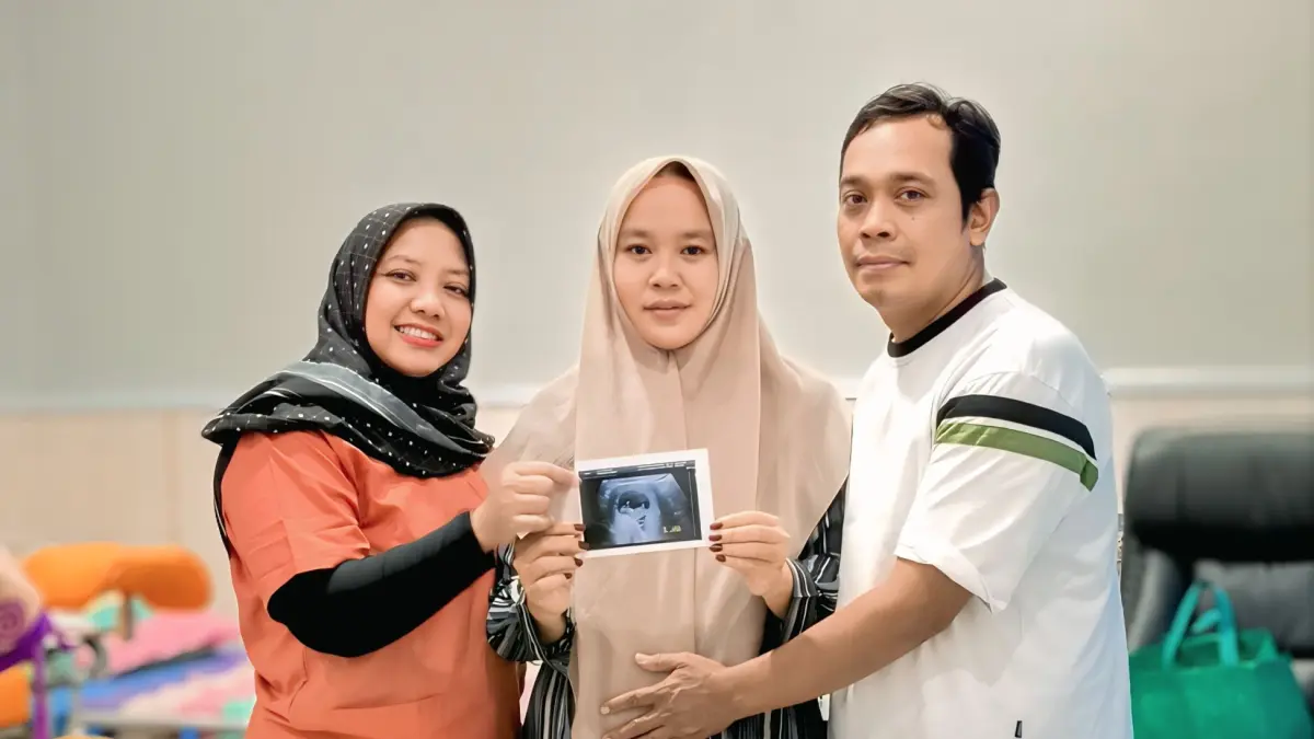dr. Ririen bersama pasiennya.