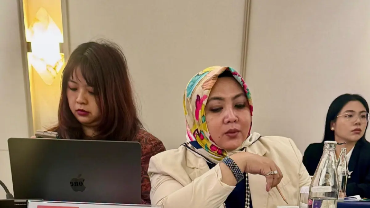 Mewakili Indonesia di forum internasional.