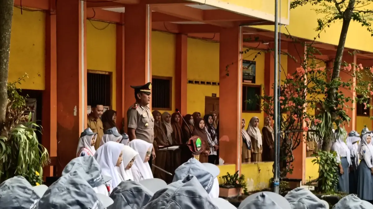 Kapolsek Pare saat jadi pembina