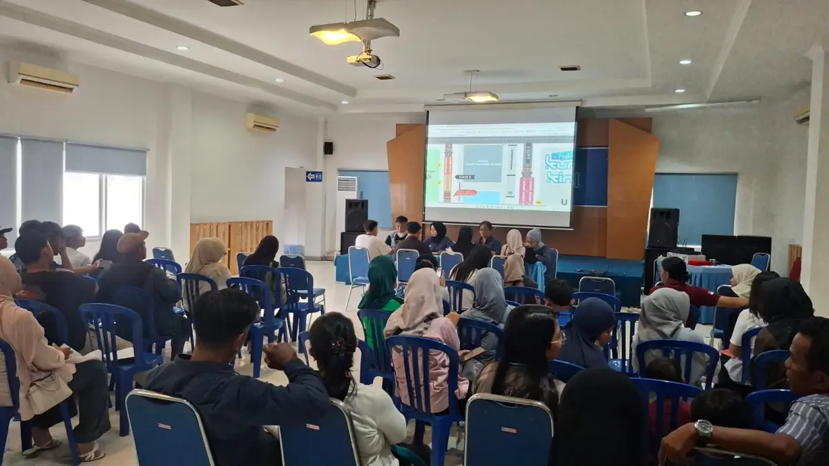 Peserta antusias mengikuti kurasi Kuno Kini di ruang Brantas Jawa Pos Radar Kediri.