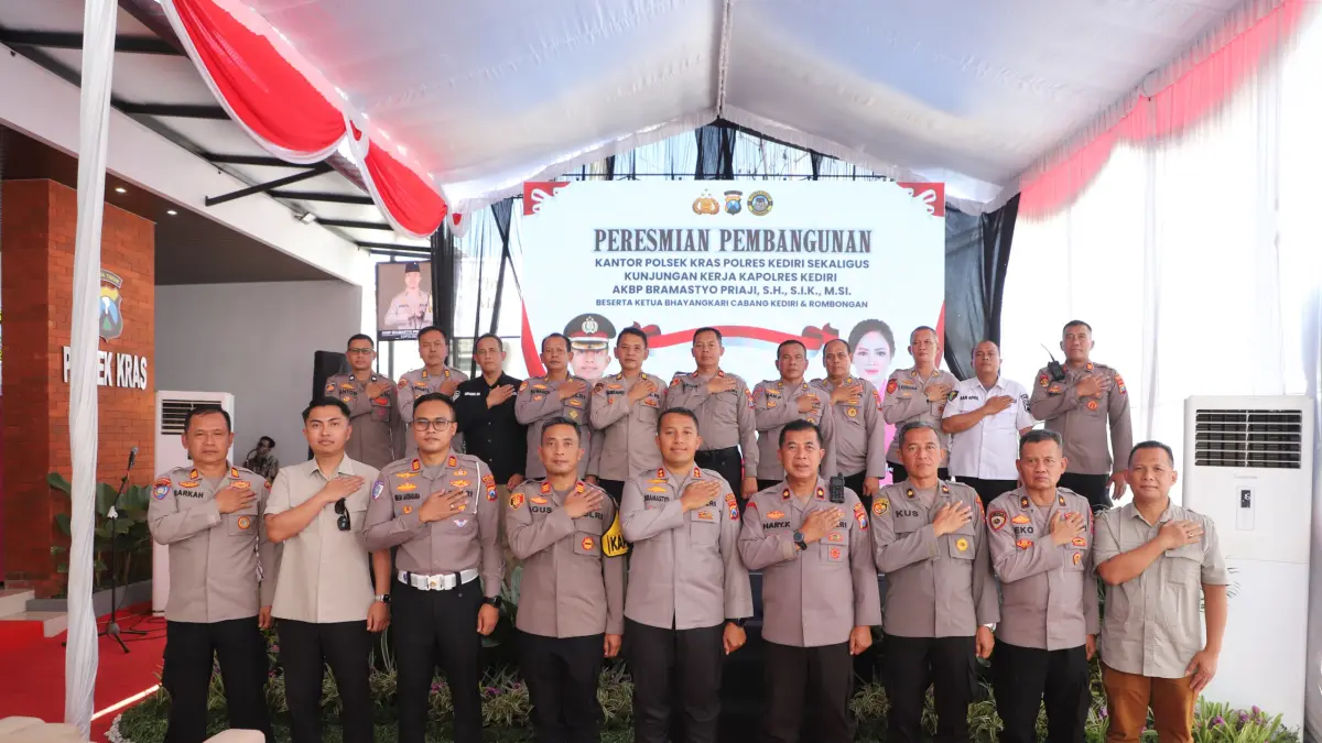 Kapolres Kediri resmikan Mapolsek Kras yang baru direnovasi. 