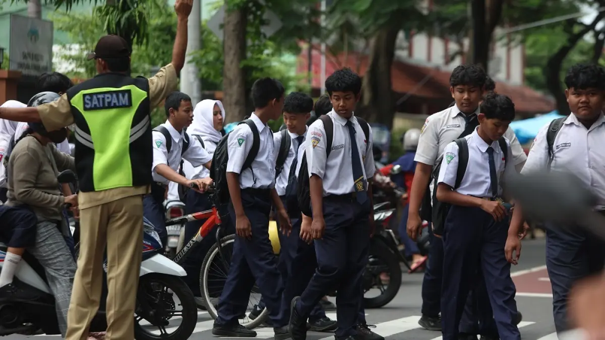 Ilustrasi pelajar SMP saat pulang sekolah. Mulai 4 Mei 2026, tahapan pendaftaran SPMB SMP Kota Kediri 2026 dimulai. (Foto: Wahyu Adji)