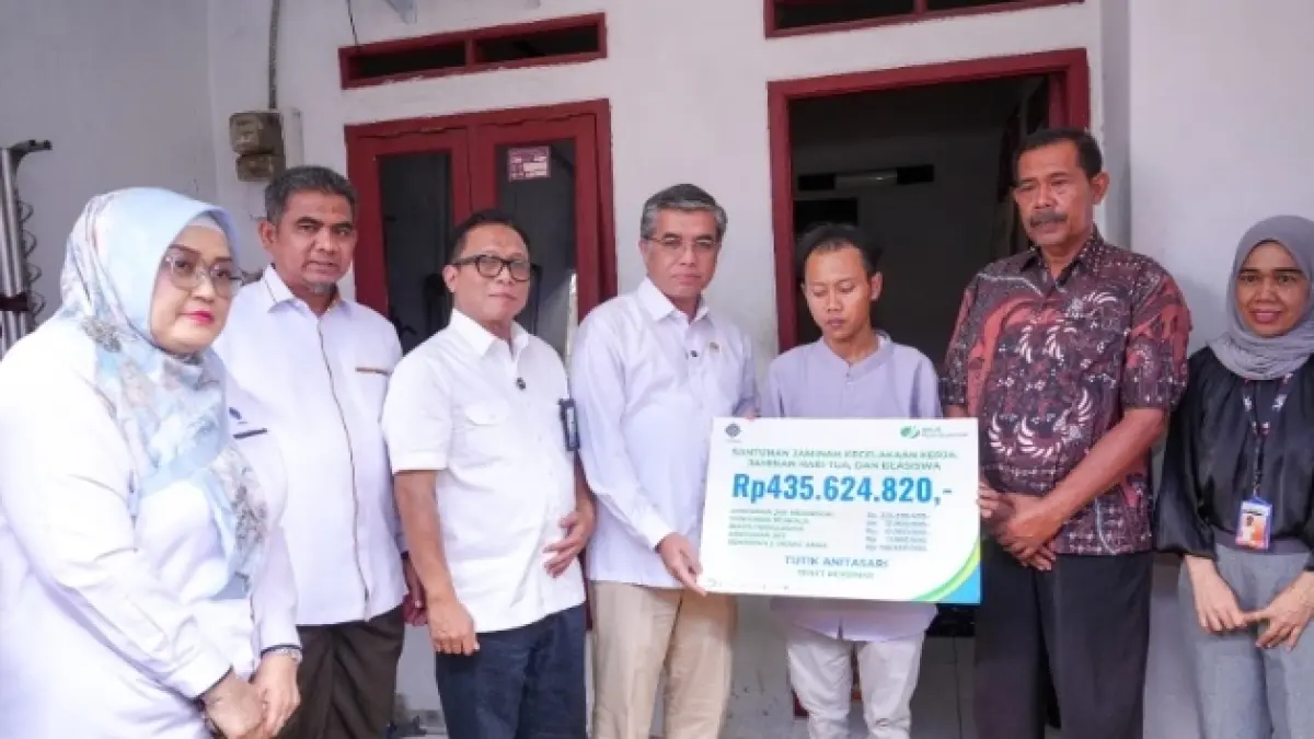 Menaker Yassierli usai menyaksikan penyerahan santunan di Cikarang, Bekasi, Jawa Barat, Senin (4/5/2026)/(Foto: Dok. Kemnaker).