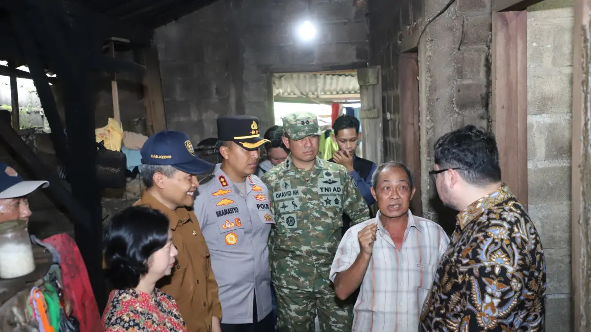 Forkopimda lakukan kunjungan ke kelompok rentan, mulai lansia penderita katarak, anak putus sekolah, hingga anak berkebutuhan khusus di wilayah Desa Gadungan, Puncu.
