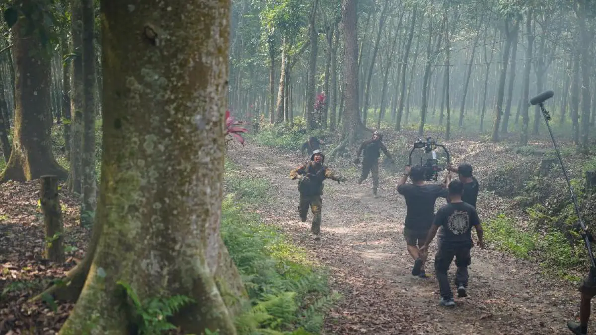 POTENSI DAERAH: Lokasi syuting di Kawasan Hutan Satak berhasil memberikan nuansa baru dalam pengambilan gambar.