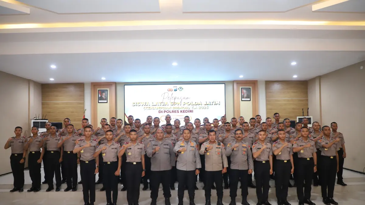 Momen Kapolres Kediri dan PJU foto bersama  50 siswa Diktuk Bintara Polri Gelombang I TA 2026 