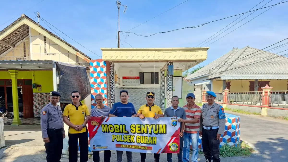 Polsek Gurah menggelar kegiatan sosial melalui program Mobil Senyum