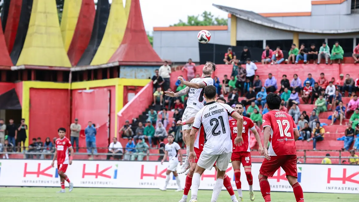 Persik Kediri saat menghadapi Semen Padang FC. (FOTO: Ofisial Persik Kediri)