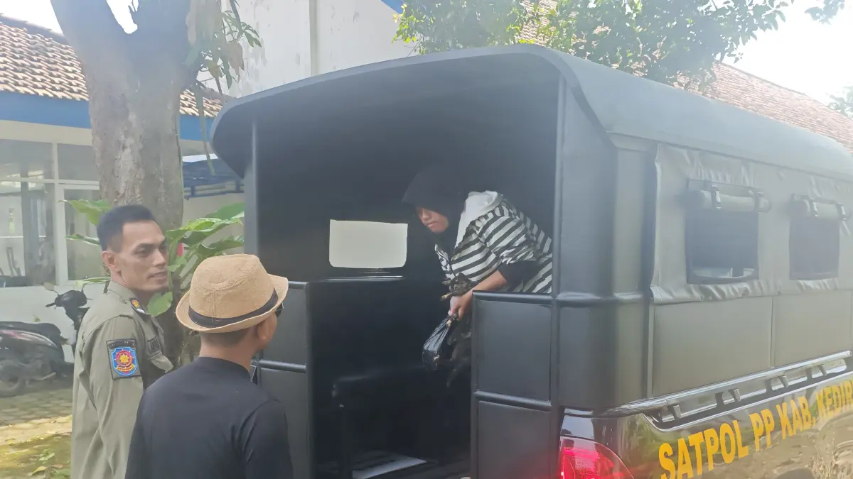Satpol PP evakuasi wanita tanpa identitas di ares SLG 