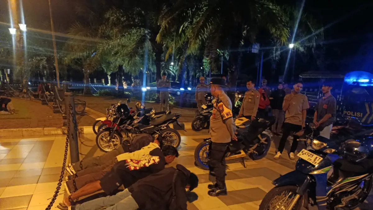 Tim gabungan lakukan patroli ceria untuk antisipasi konvoi dan jaring pengendara tidak tertib. 