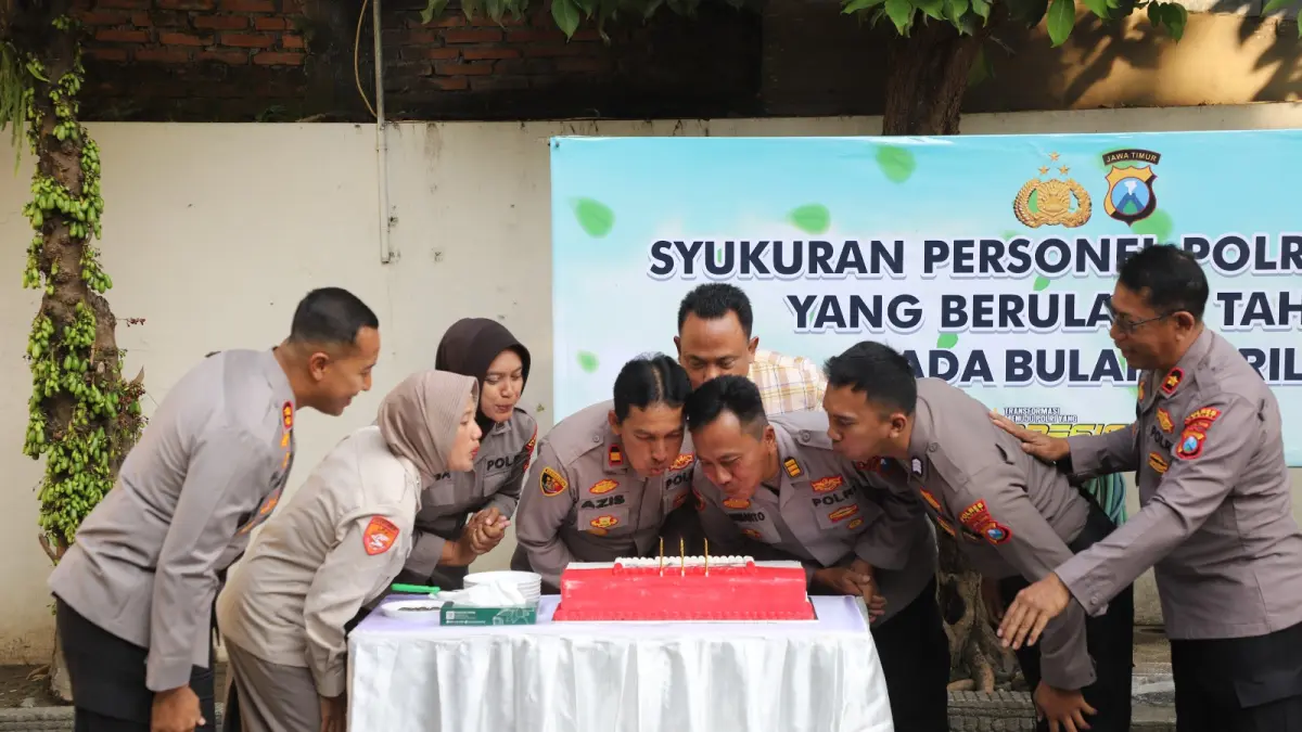 Momen Kapolres Kediri merayakan ulangtahun personel.