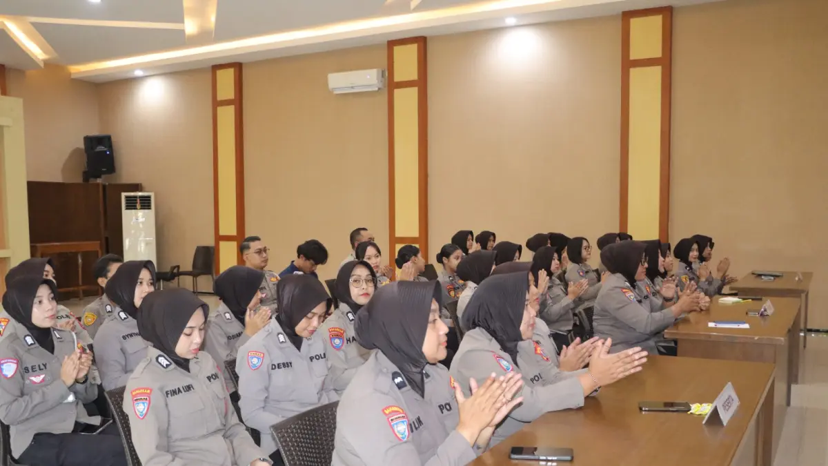 Personel Polre Kediri yang ikuti pelatihan MC.