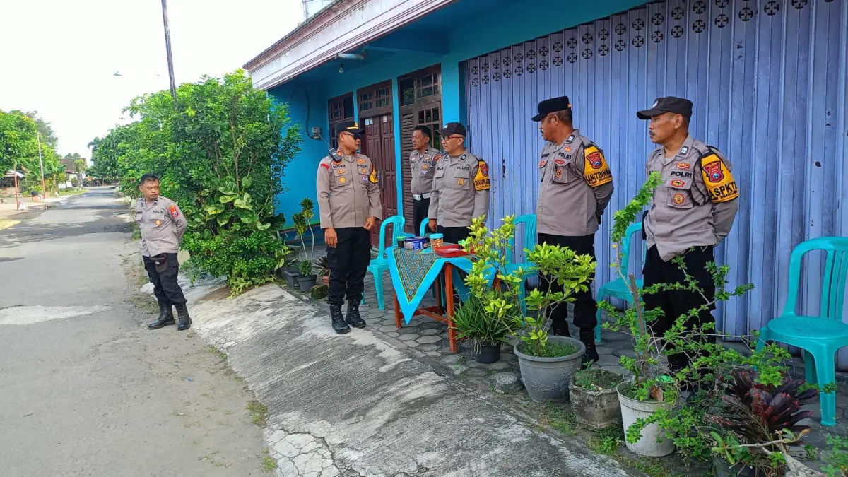 Polsek Ngadiluwih lakukan pengamanan. 
