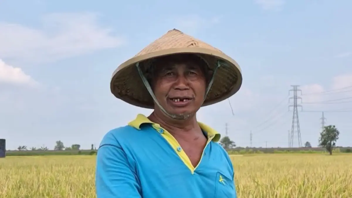 Ahmad Fauzan menjual hasil panen padinya di Desa Mekikis, Purwoasri, Kabupaten Kediri ke Perum Bulog Cabang Kediri pada awal April 2026. Foto: Dok. Balai Penyuluhan Purwoasri