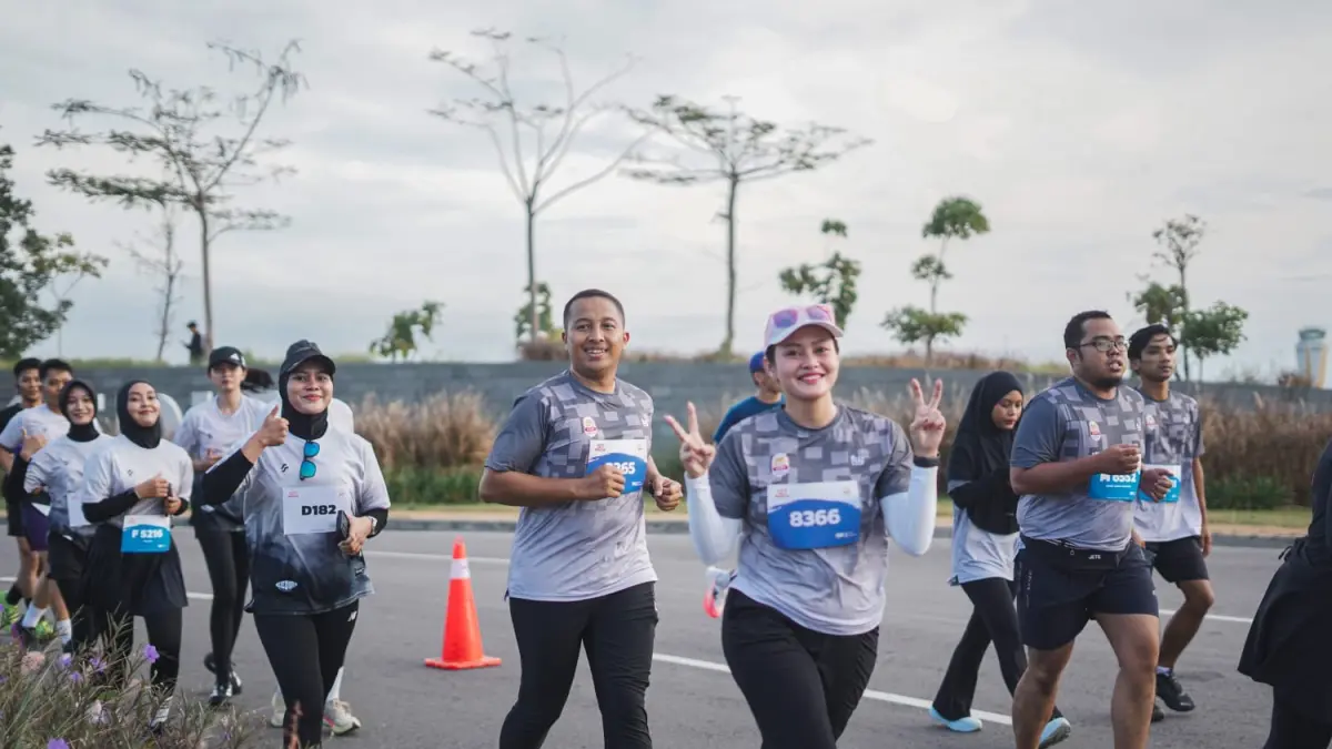 Kapolres Kediri bersama Ketua Bhayangkari Cabang Kediri dan para pesonel ikuti maraton. 