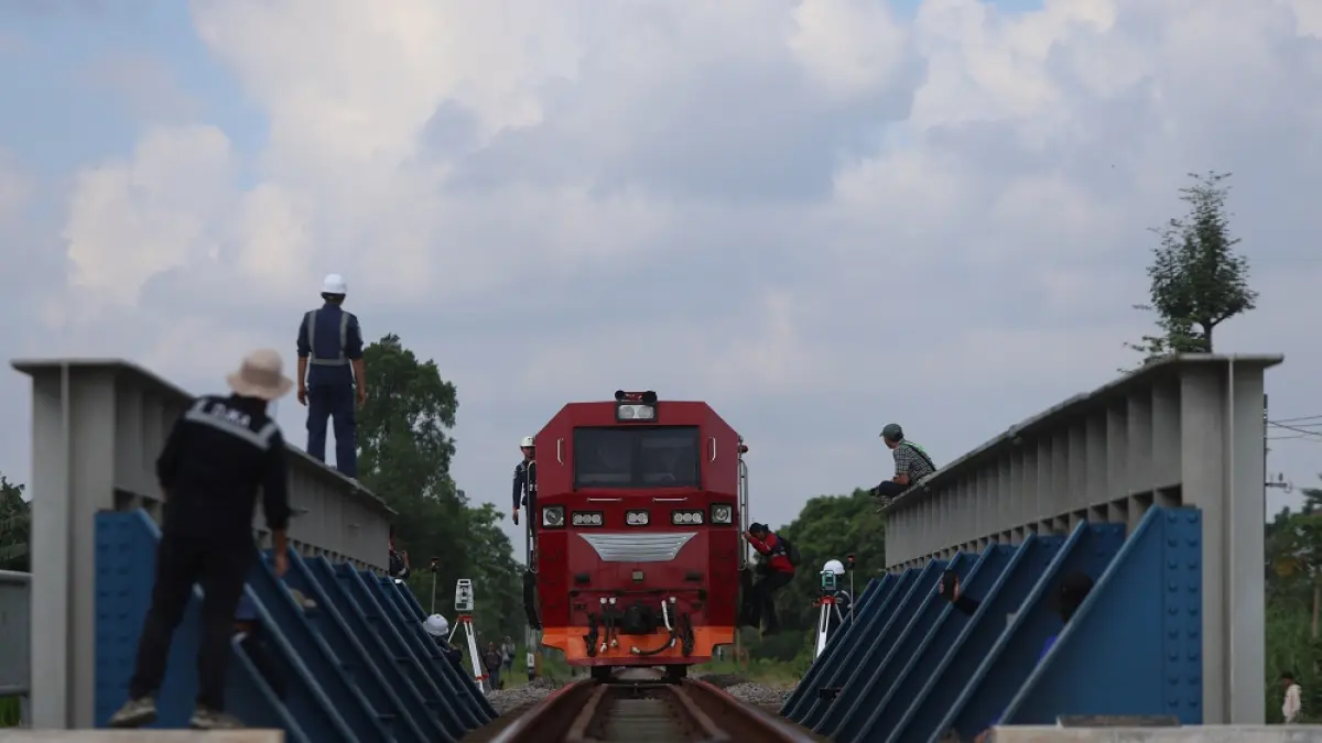 Kemenhub lakukan uji coba jembatan KA di Kras. (Foto Wahyu Adji)