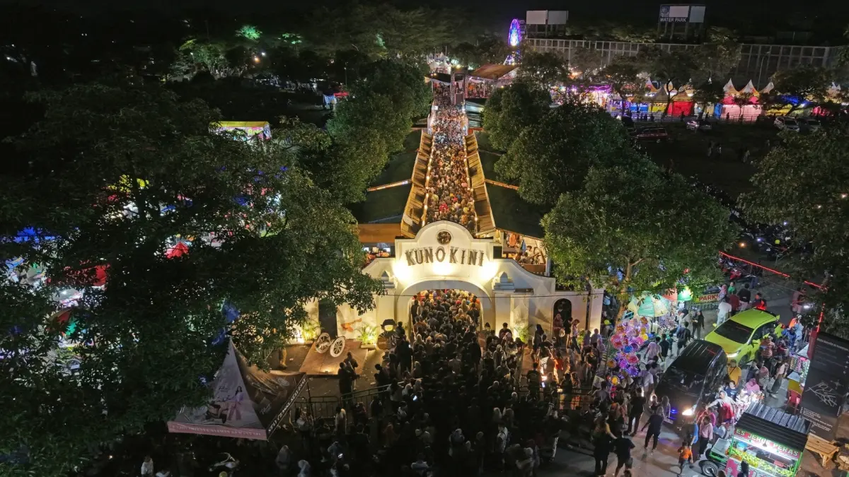 Puluhan ribu pengunjung memadati Festival Kuno Kini 2026. (Wahyu Adji)