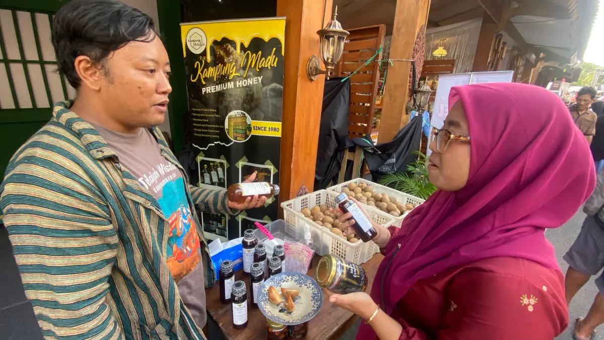 Stand Disparbud diserbu pembeli. (Hilda/JPRK)