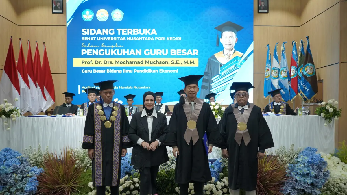 Profesor Mochamad Muchson saat pengukuhan guru besar Universitas Nusantara PGRI (UNP) Kediri.(Foto: Mahisa Ayu/JPRK) 