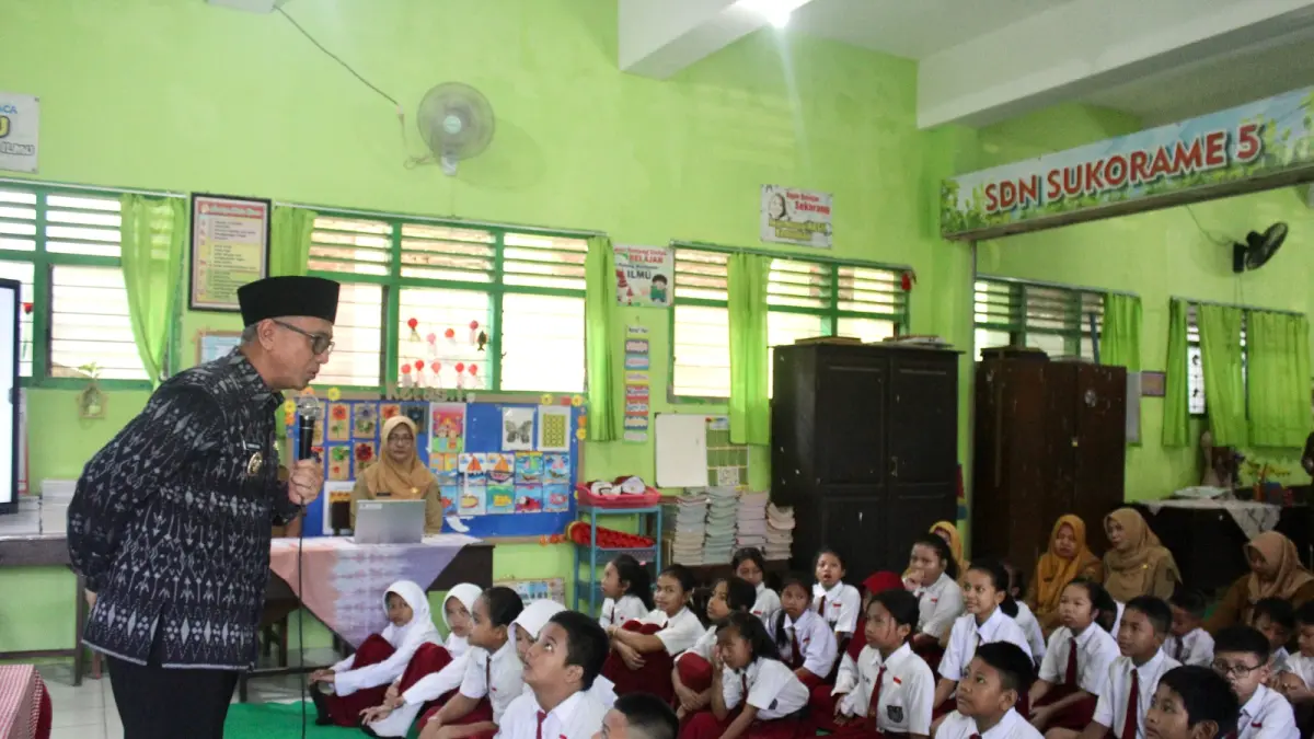 Wakil Wali Kota Kediri Qowimuddin hadir untuk berbagi kisah inspiratif dengan anak-anak.  (himalaya azzahra)