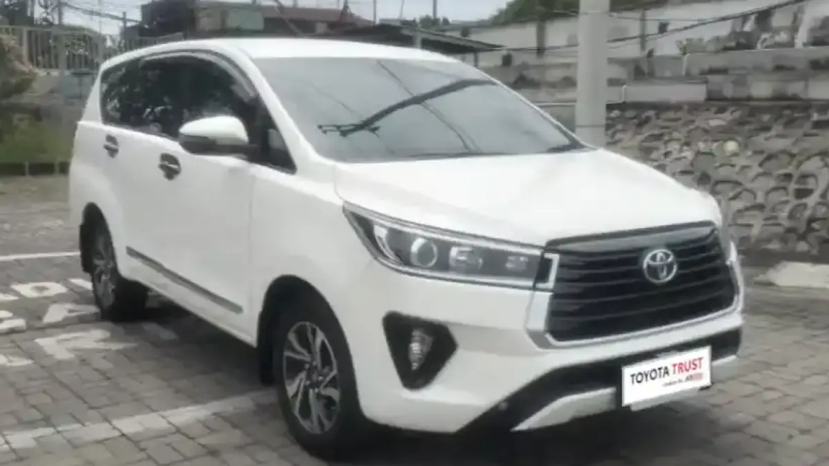 Mobil Tooyota Innova Diesel (auto2000.co.id)