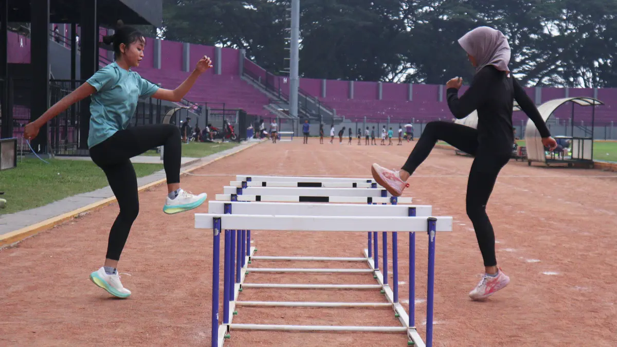 Atlet atletik Kota Kediri berlatih keras menatap kejuaraan nasional (kejurnas). (FOTO: Emilia/JPRK)