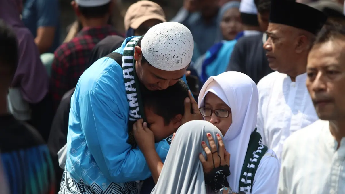 Ilustrasi jemaah haji Kabupaten Kediri saat pemberangkatan dari kawasan Simpang Lima Gumul (SLG) Kediri, Rabu (20/5) lalu. (Foto: Wahyu Adji)
