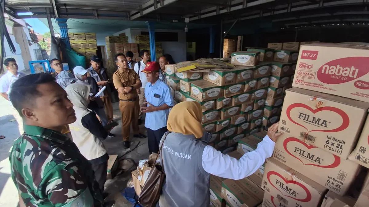 Satgas Pangan Kabupaten Kediri lakukan sidak minyak goreng. (Foto Asad MS)