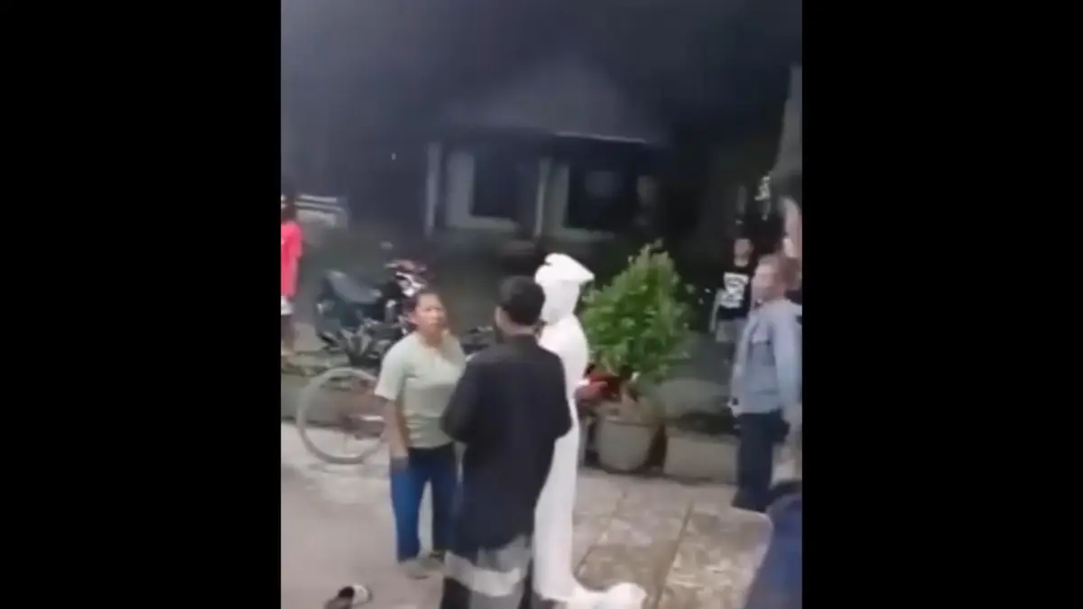 Viral, Pocong di Kandat Kediri Diamankan Warga.