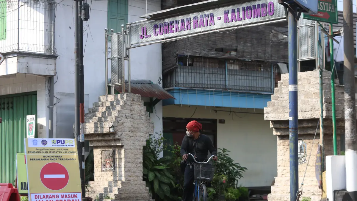 Satlantas Polres Kediri Kota memberlakukan sistem satu arah di Jalan Corekan Raya dan Jalan Kaliombo Raya. (Wahyu Adji/JPRK)