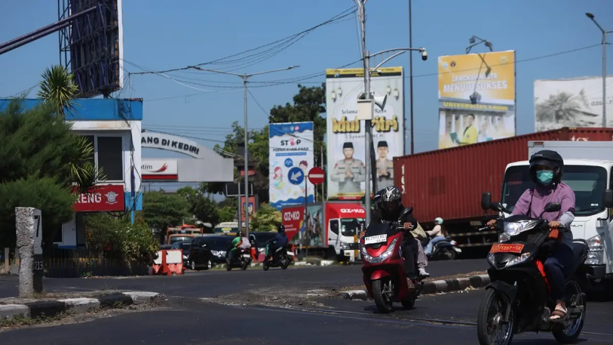 Kondisi di simpang Mengkreng yang padat. (Foto Wahyu Adji)