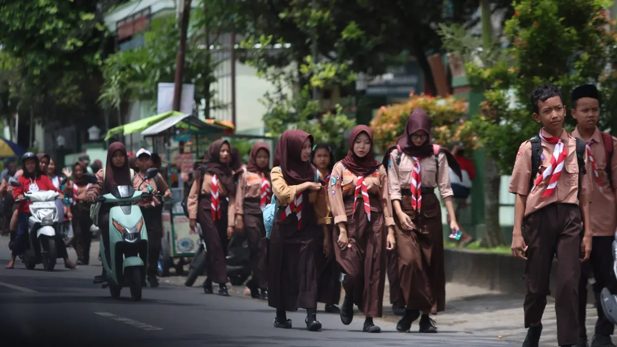 Ilustrasi pelajar SMP negeri di Kota Kediri saat pulang sekolah. Tahun ini, seleksi jalur prestasi akademik berjalan ketat. (Foto: Wahyu Adji)
