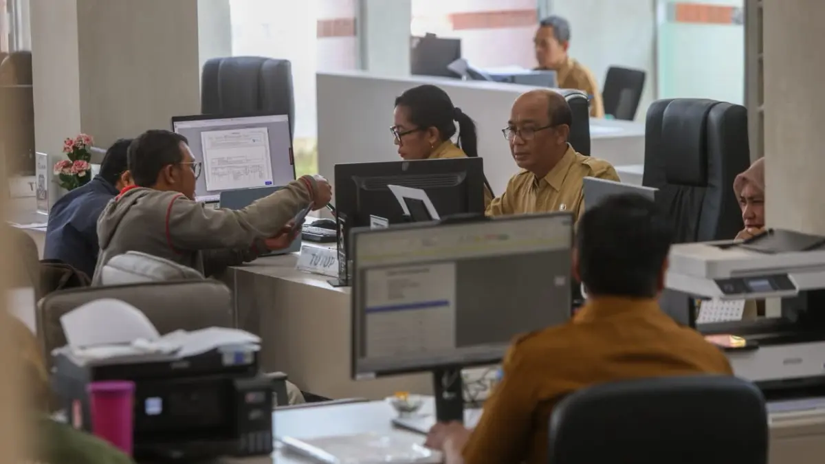 ASN Pemkab Kediri melakukan pelayanan. (Foto Wahyu Adji)