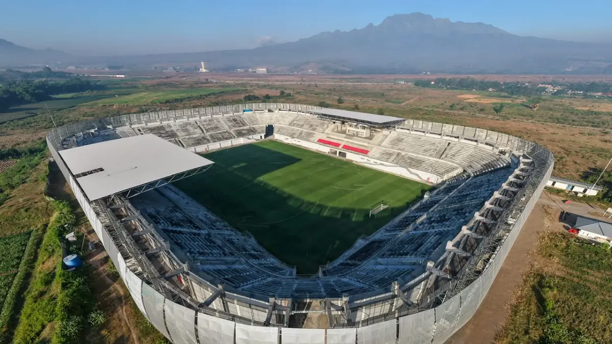 Pekerjaan tahap III Stadion GDJ dimulai. Tahun ini pemkab fokus menyelesaikan atap dan site development. (Foto Wahyu Adji)