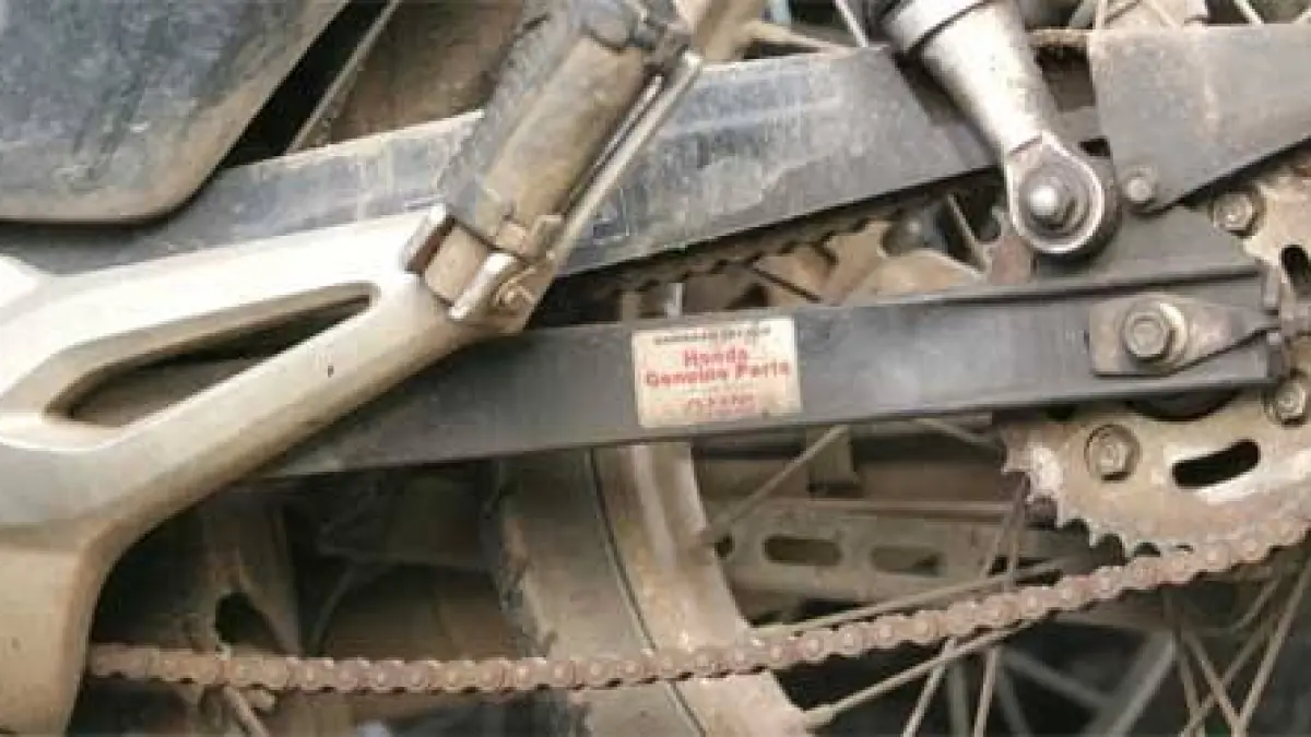 Foto rantai motor yang kendur dari rpmsuper.com