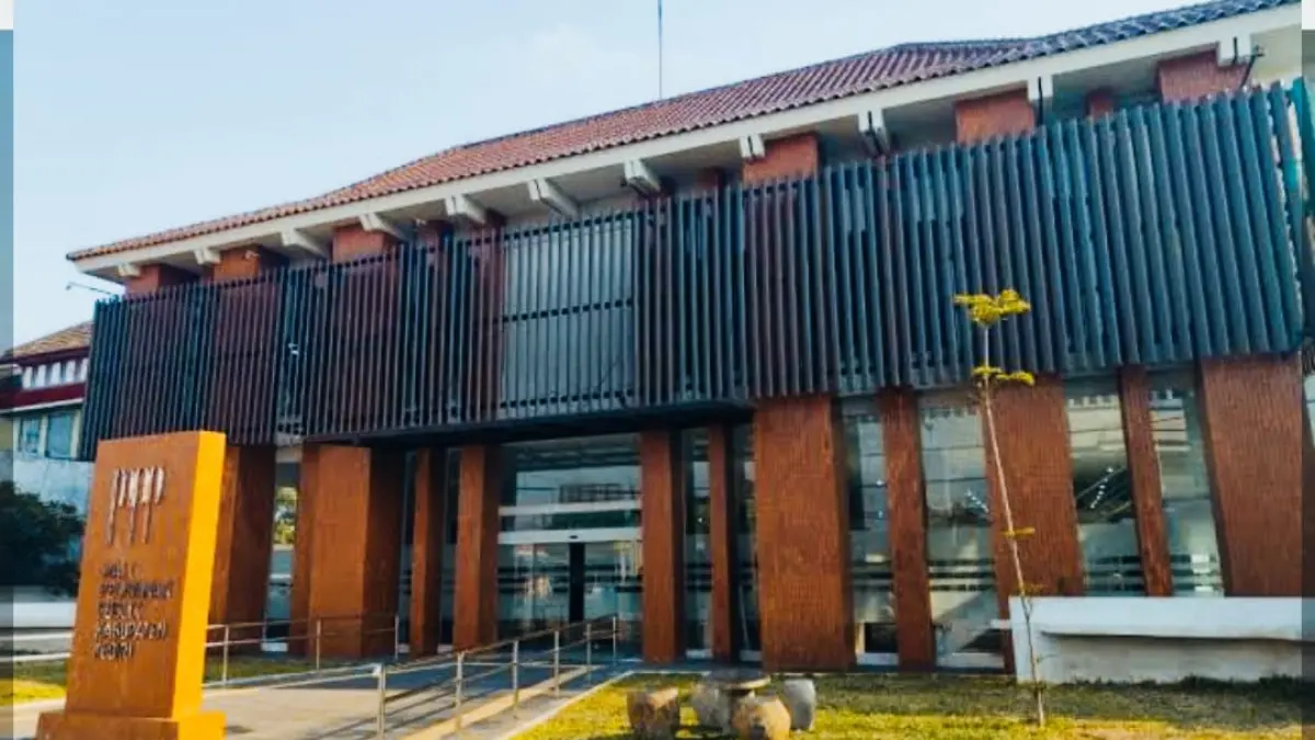 MEGAH: Gedung MPP Kabupaten Kediri di Jl Soekarno-Hatta Katang. Kini total ada 115 layanan yang dibuka di sana untuk masyarakat. (Foto: Dokumen DPMPTSP)