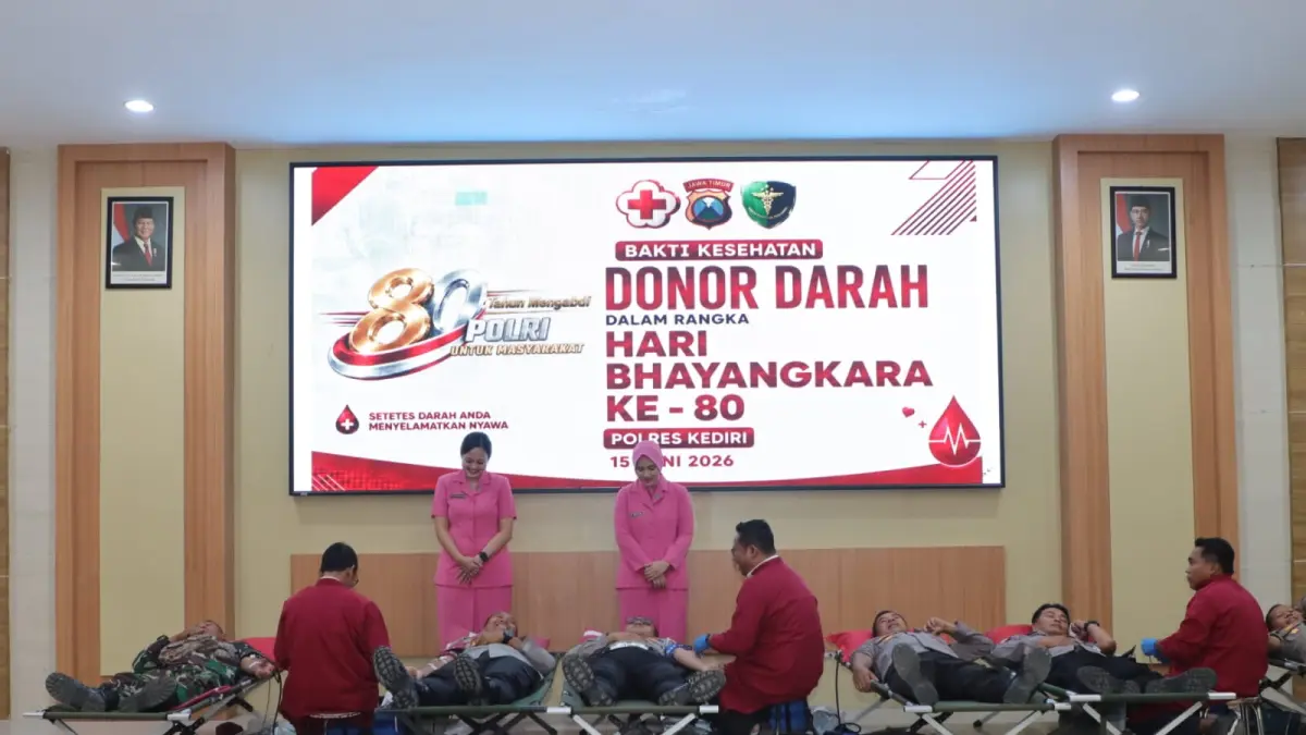 Polres Kediri lakukan donor darah dalam rangka Hari Bhayangkara ke 80.
