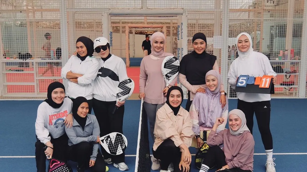 
Rekomendasi outfit padel yang bisa kamu terapkan. (Sumber : Pinterest)