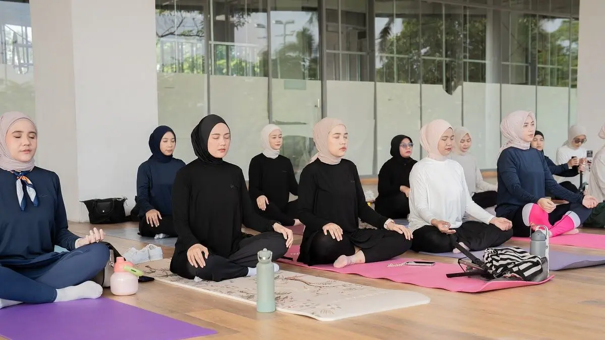 Rekomendasi outfit yoga yang bisa kamu terapkan. (Sumber : Pinterest)