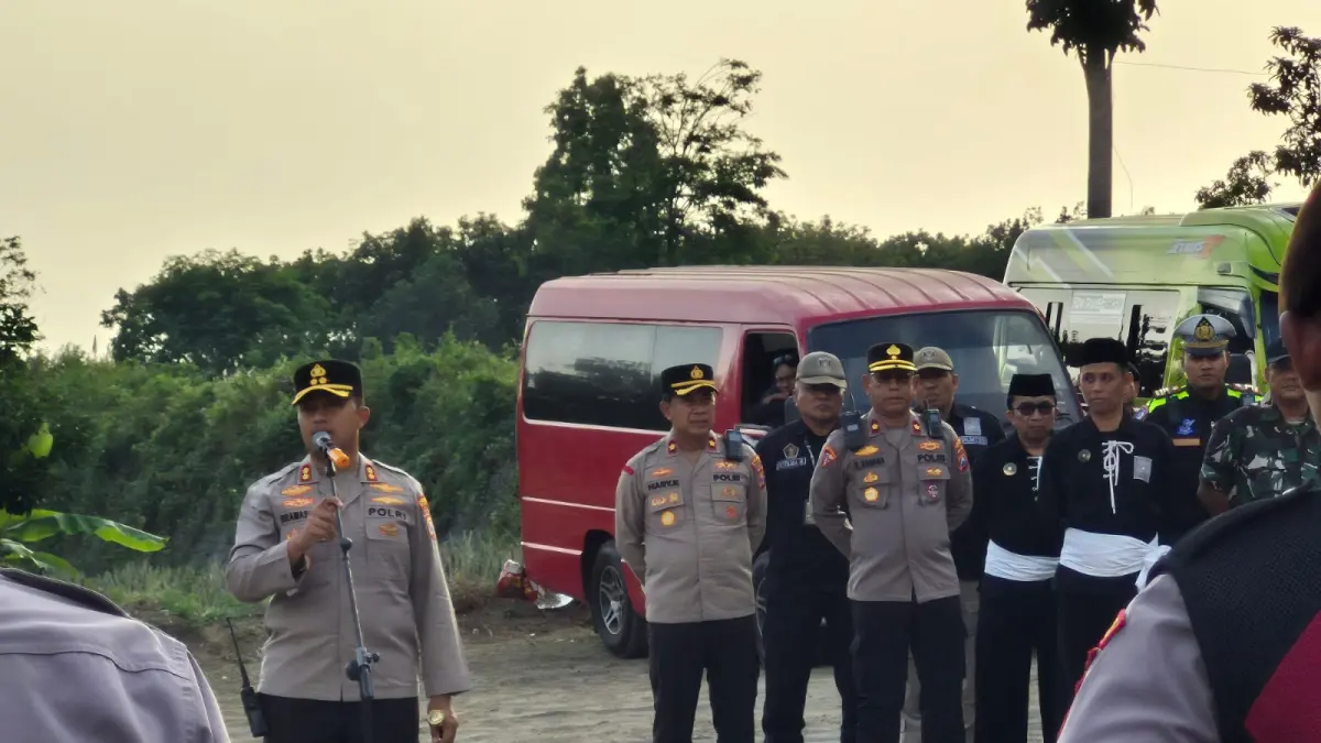 Kapolres Kediri AKBP Bramastyo Priaji saat memimpin pengamanan. 