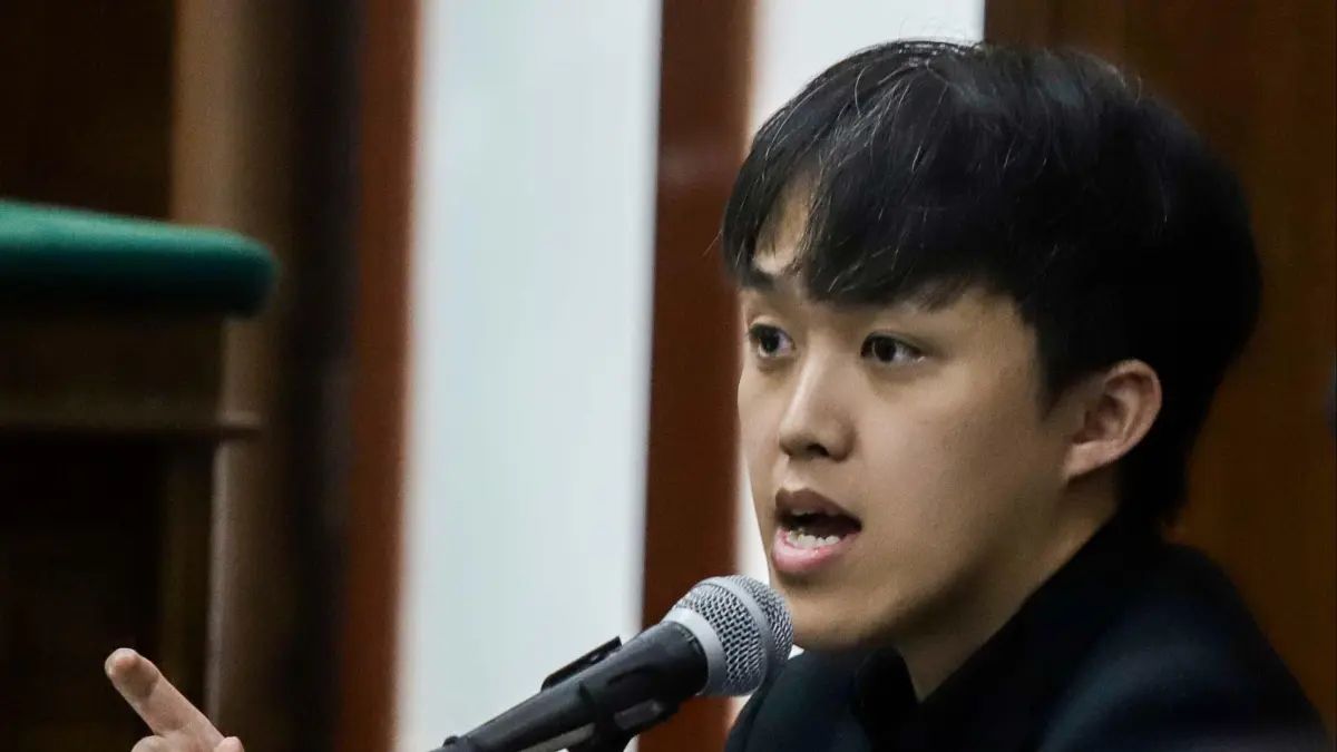 sidang gugatan terhadap mantan direkturnya, Nany Widjaja, di Pengadilan Negeri Surabaya, Rabu (17/6).