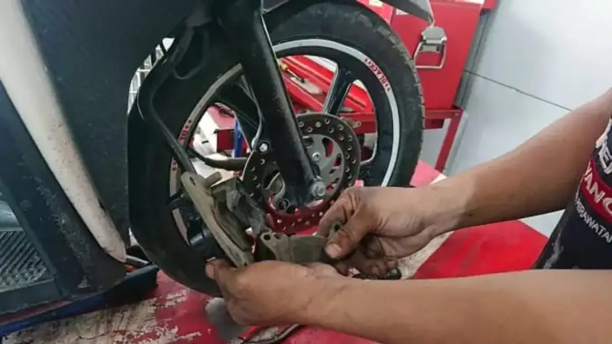 Ilustrasi kampas rem pada motor (Sumber Foto : otoloka.id)