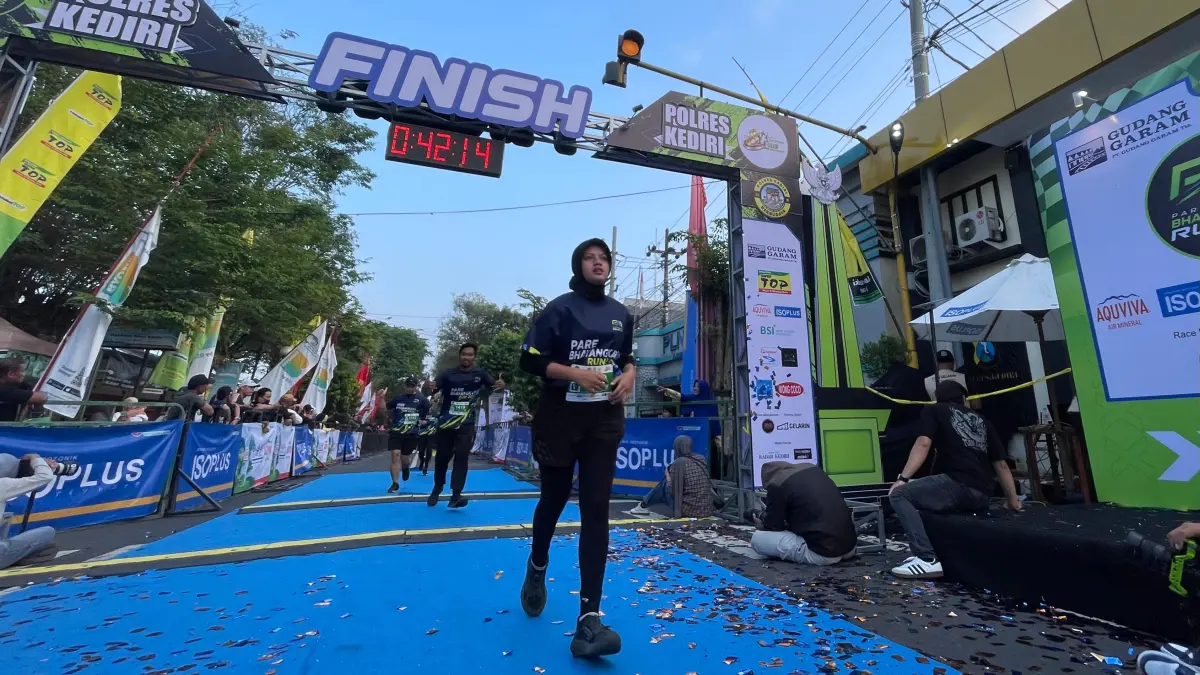 Peserta pare bhayangkara run 2026 antusias, menuntaskan Rute 5K di garis finish