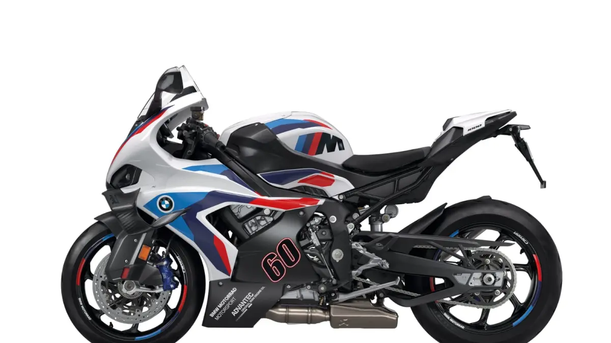 BMW M 1000 RR (Sumber Foto : procycles.com)
