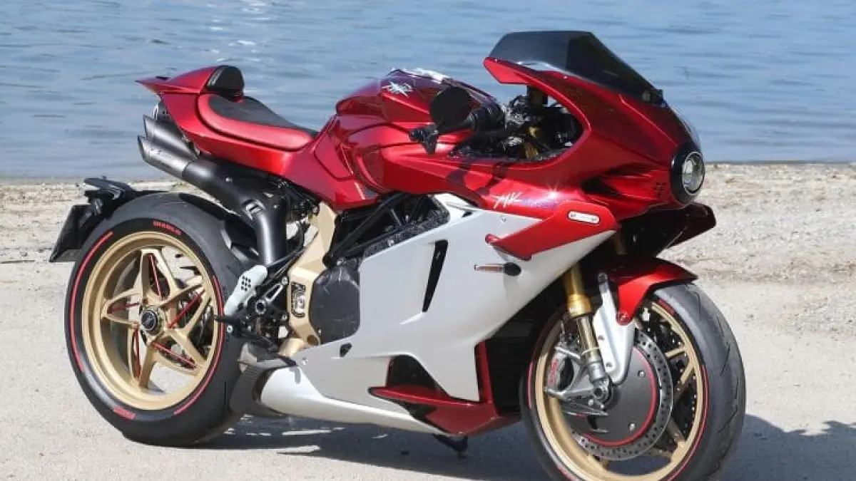 Superveloce 1000 AGO (Sumber Foto : motorcycle.com)