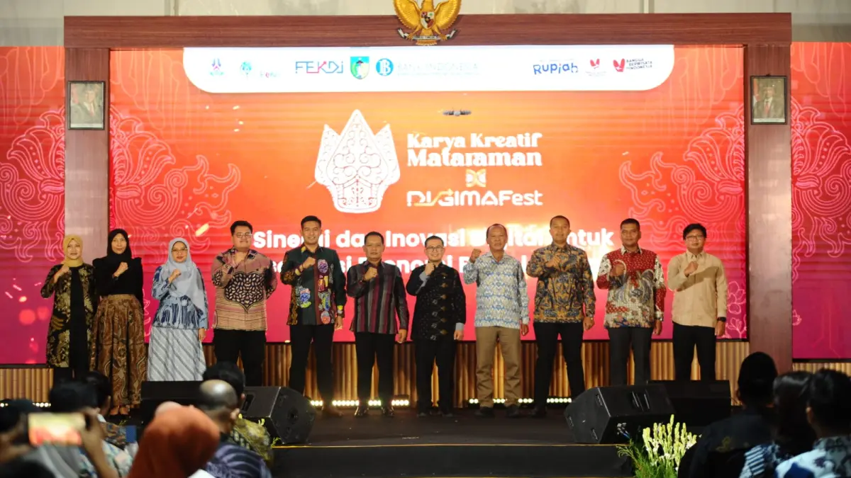 BERSINERGI- Kepala Perwakilan Bank Indonesia Kediri Yayat Cadarajat (tengah) bersama Forkopimda pada opening seremoni menggelar Karya Kreatif Mataraman (KKM) X DIGIMAFest 2026 berlangsung tiga hari (Foto: Basid Alharis) 